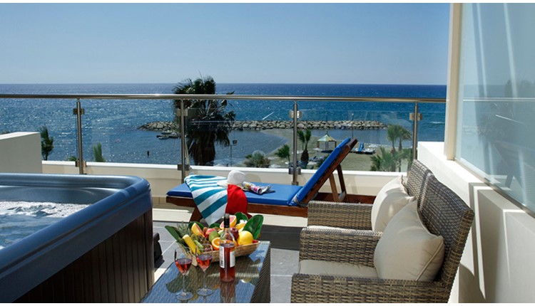 The Golden Bay Beach Hotel, Кипр